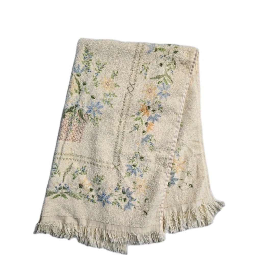 Vintage Bath Towel By Lady Pepperell Flower Basket Colorful USA 22"x40" Blend